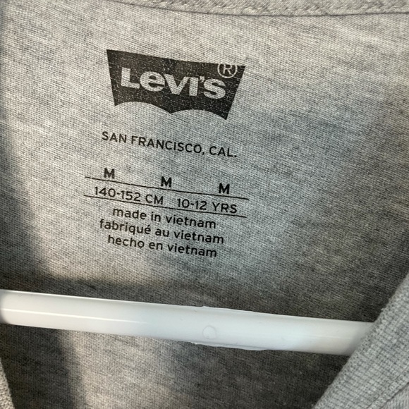 grey levi’s t-shirt - Picture 2 of 3